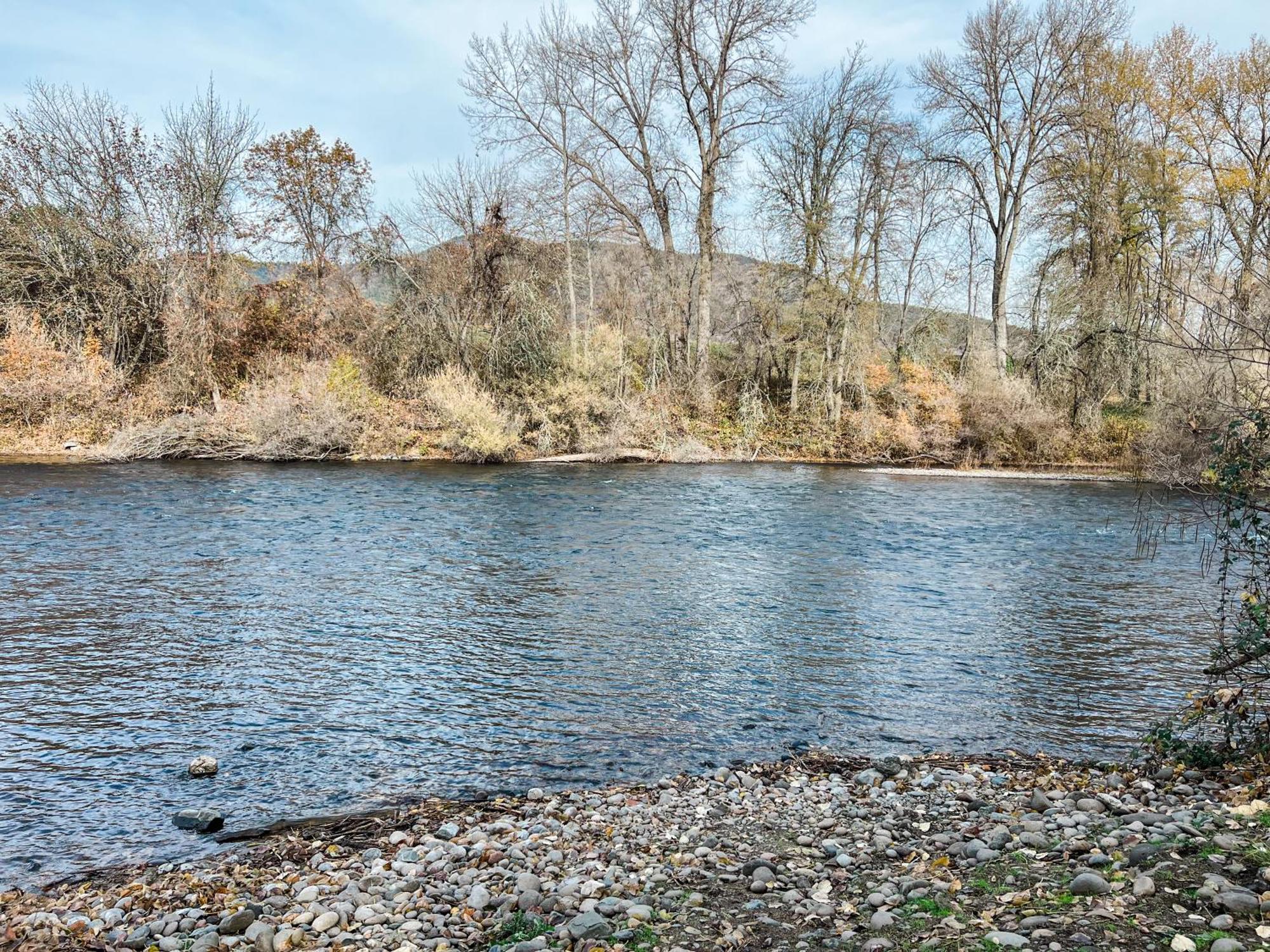 Waterfront River Apartments Rogue River Экстерьер фото